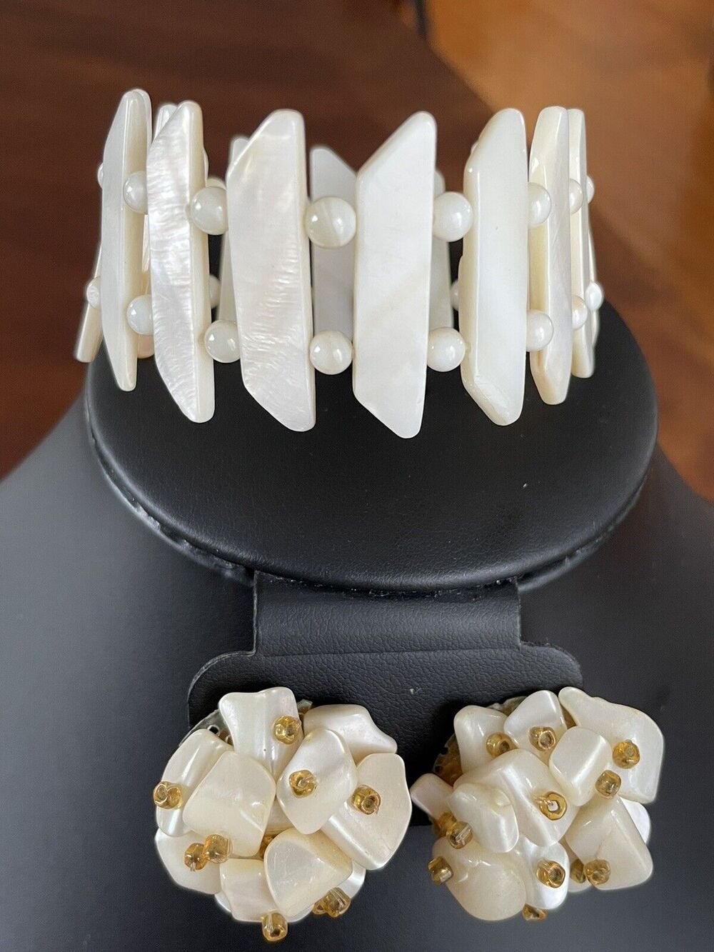Vintage Made In Japan Mother Of Pearl Stretch Bracelet And Clip On Earrings